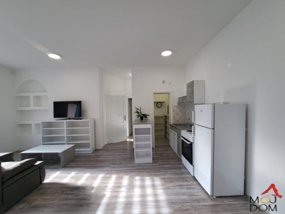 Glavna slika -Stan,NOVI SAD,BULEVAR,kv: 71, € 205800, ID: 1032103