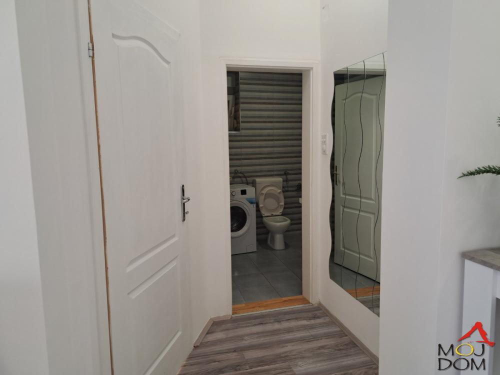 Slika 11 - Stan,NOVI SAD,BULEVAR,kv: 71, € 205800, ID: 1032103