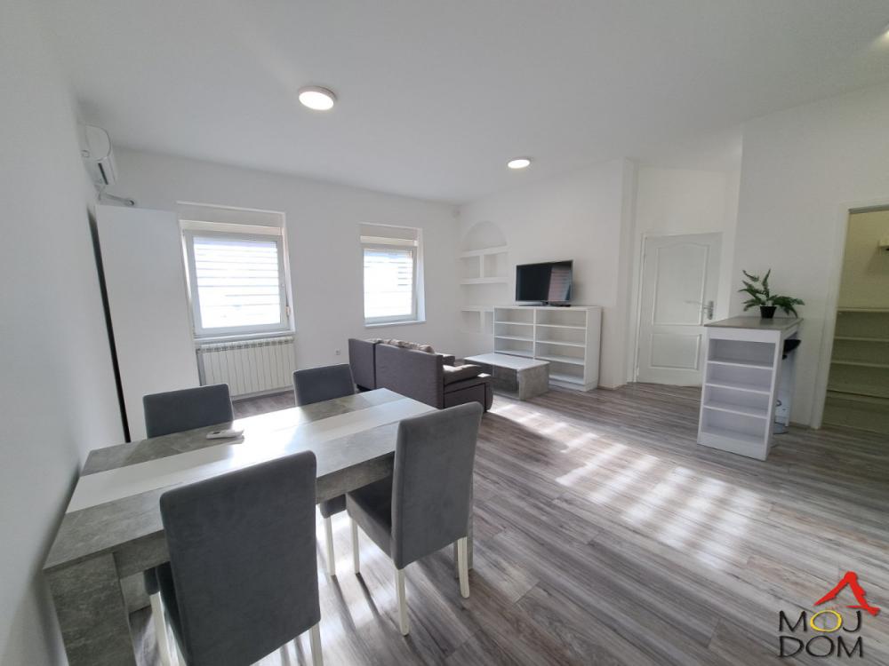 Slika 2 - Stan,NOVI SAD,BULEVAR,kv: 71, € 205800, ID: 1032103