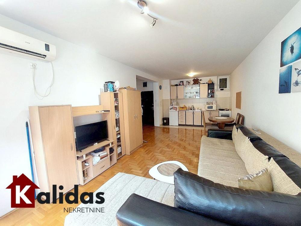 Slika 1 - Stan,NOVI SAD,CENTAR,kv: 45, € 164280, ID: 1008863