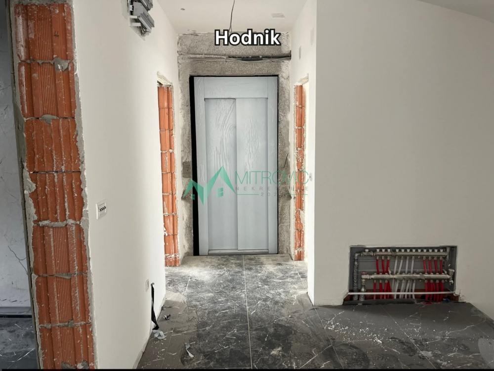 Slika 2 - Grbavica petosoban penthaus sa dve terase   