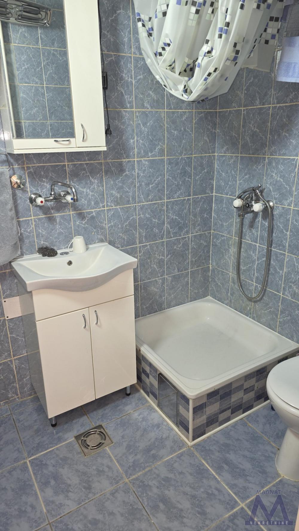 Slika 5 - Stan,NOVI SAD,BULEVAR,kv: 13, € 41200, ID: 1019394