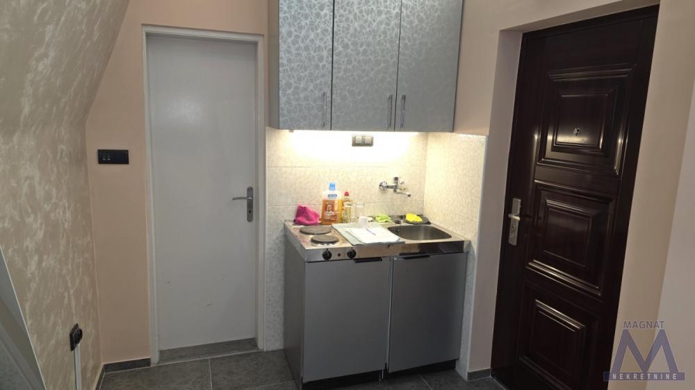 Slika 3 - Stan,NOVI SAD,BULEVAR,kv: 13, € 41200, ID: 1019394
