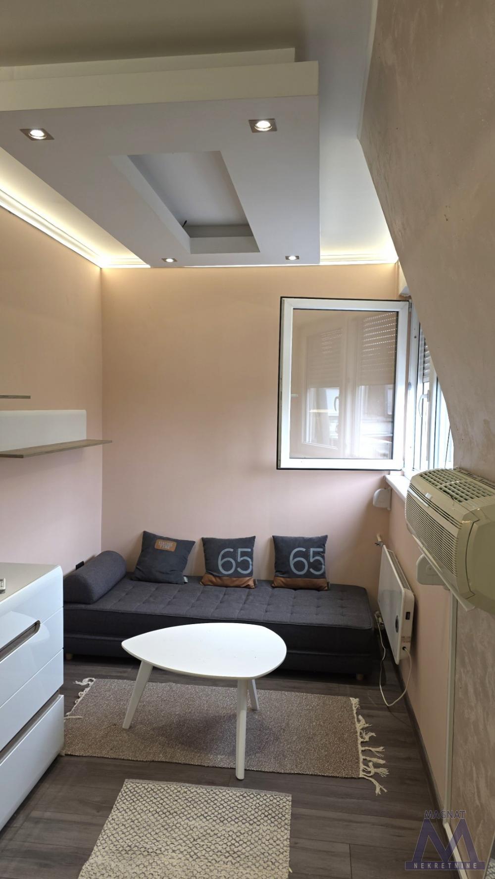 Slika 2 - Stan,NOVI SAD,BULEVAR,kv: 13, € 41200, ID: 1019394