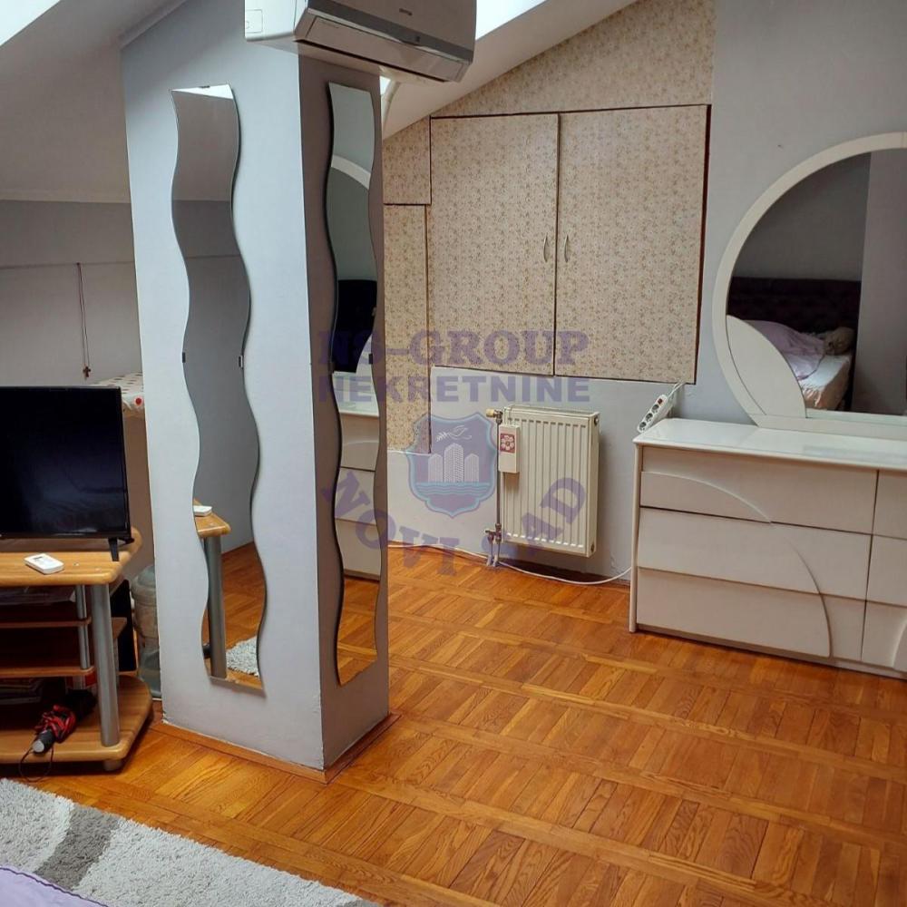Slika 2 - 572958-Na prodaju kompletno namešten troiposoban stan na Novoj Detelinari
