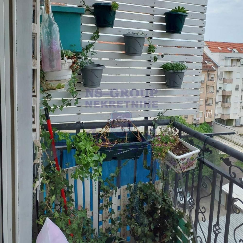 Slika 9 - 572958-Na prodaju kompletno namešten troiposoban stan na Novoj Detelinari