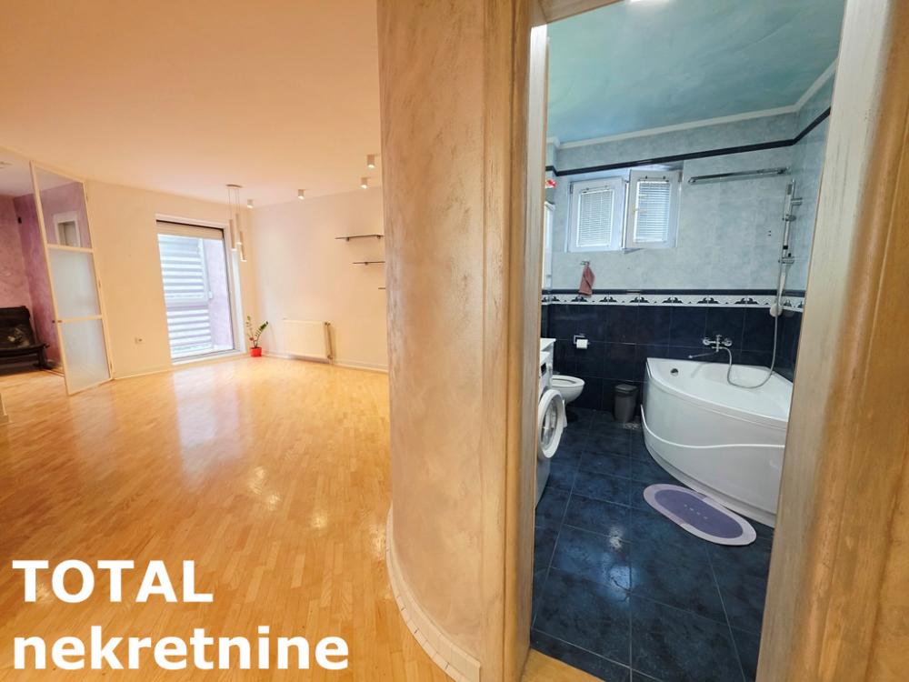 Slika 9 - Stan,NOVI SAD,CENTAR,kv: 46.00, € 161000, ID: 1102815