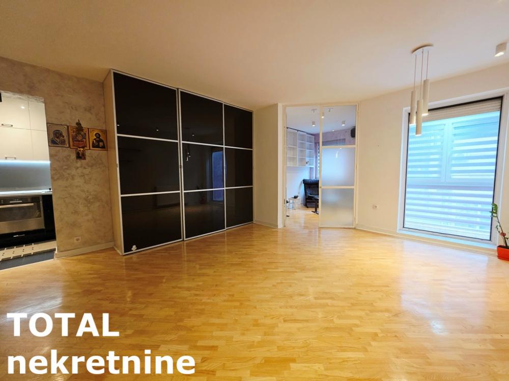 Slika 1 - Stan,NOVI SAD,CENTAR,kv: 46.00, € 161000, ID: 1102815