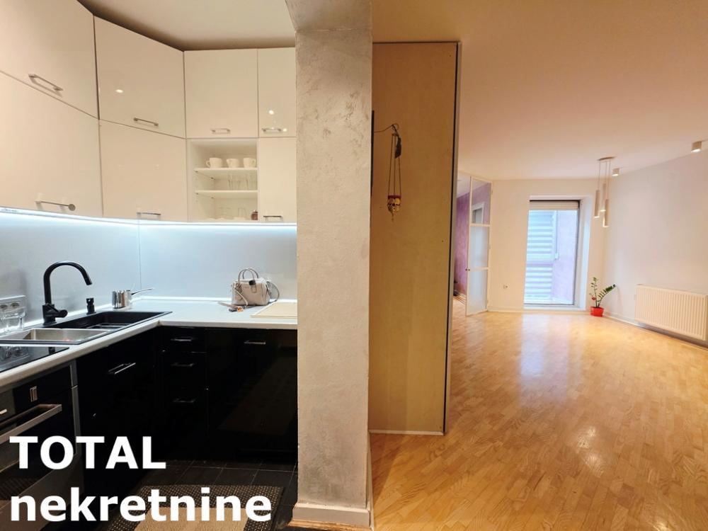 Slika 4 - Stan,NOVI SAD,CENTAR,kv: 46.00, € 161000, ID: 1102815