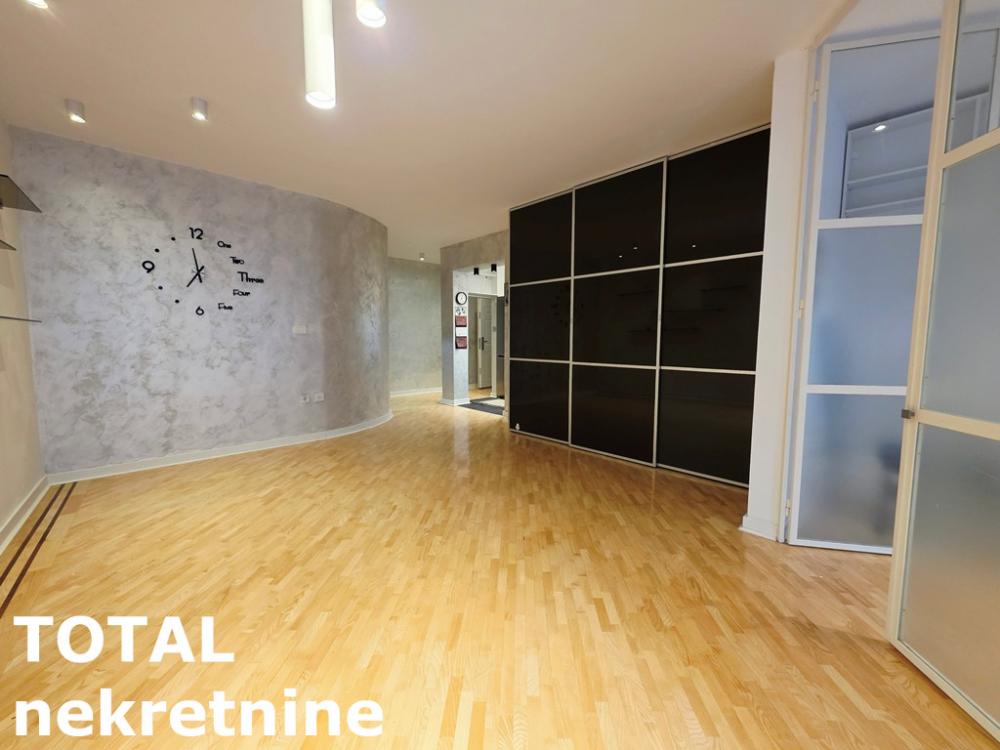 Slika 2 - Stan,NOVI SAD,CENTAR,kv: 46.00, € 161000, ID: 1102815