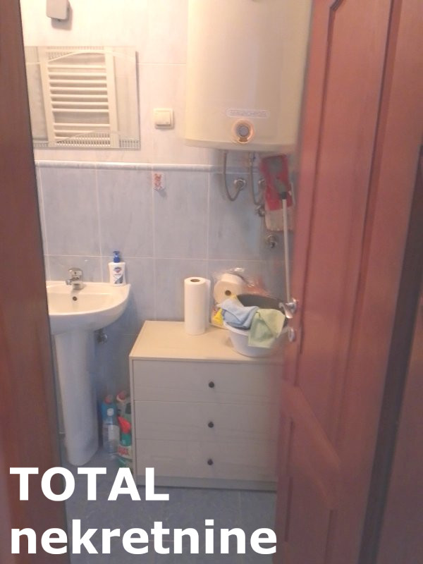 Slika 2 - Stan,NOVI SAD,BULEVAR,kv: 28.00, € 113000, ID: 1102838
