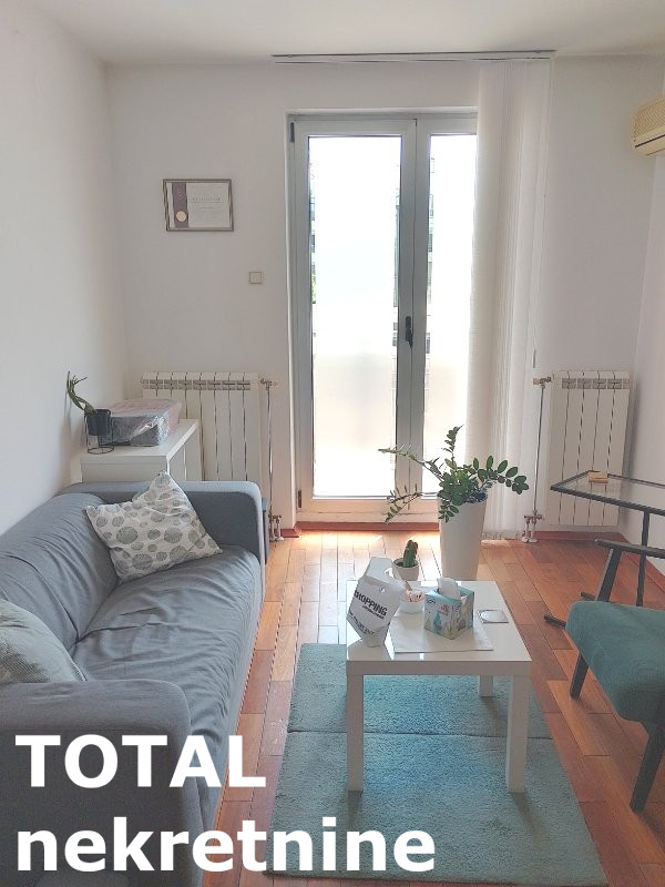Slika 5 - Stan,NOVI SAD,BULEVAR,kv: 28.00, € 113000, ID: 1102838