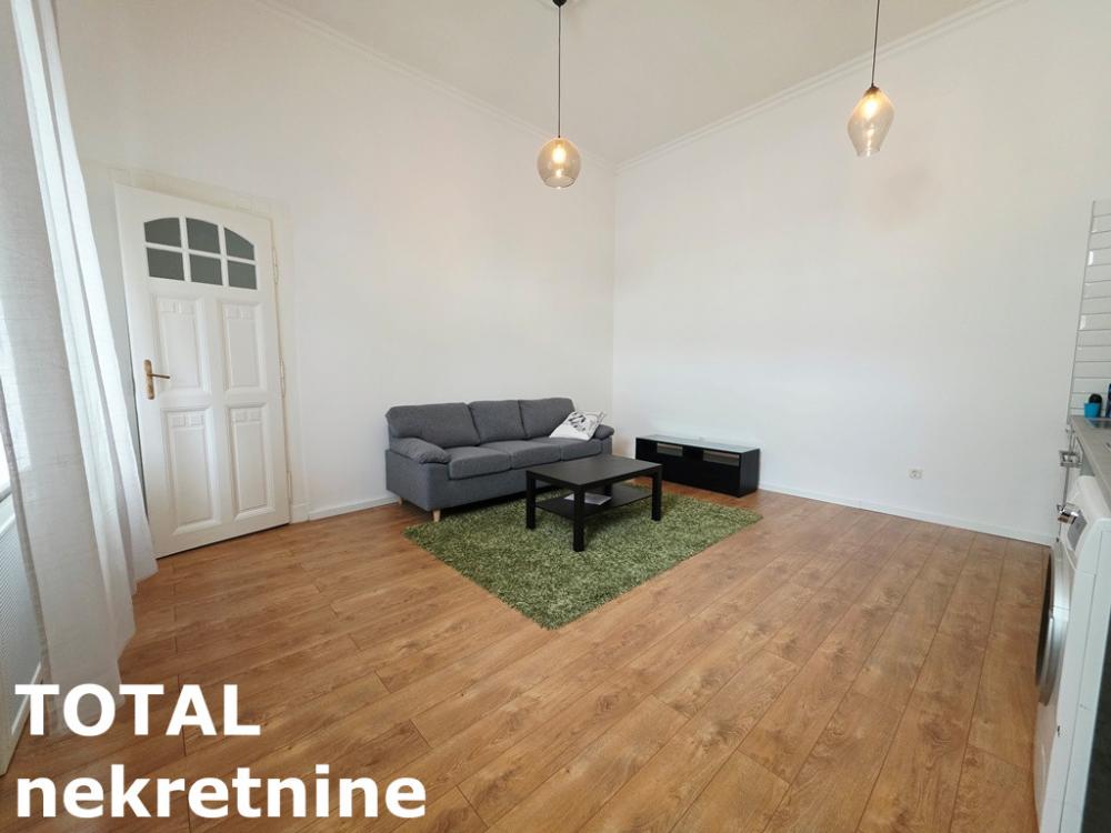 Slika 2 - Stan,NOVI SAD,CENTAR,kv: 44.00, € 150000, ID: 1102822