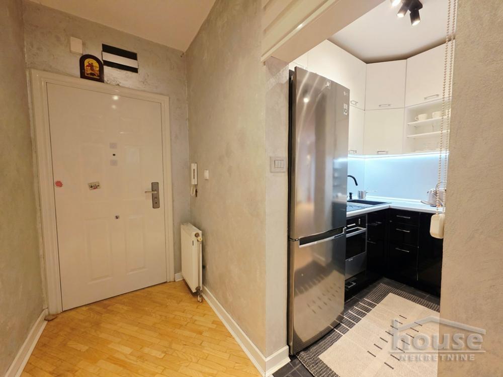 Slika 10 - Stan,NOVI SAD,CENTAR,kv: 46.00, € 161000, ID: 1065969