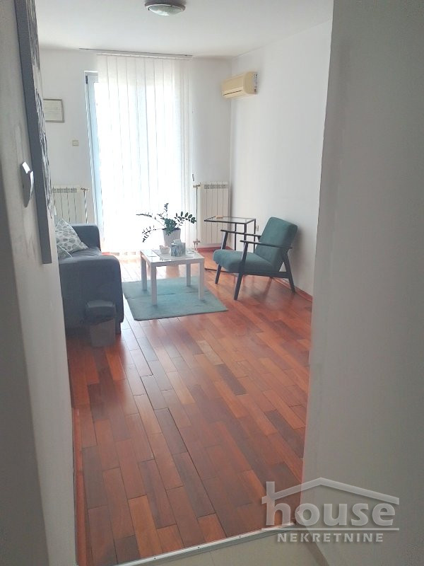 Slika 2 - Stan,NOVI SAD,BULEVAR,kv: 28.00, € 113000, ID: 1065992