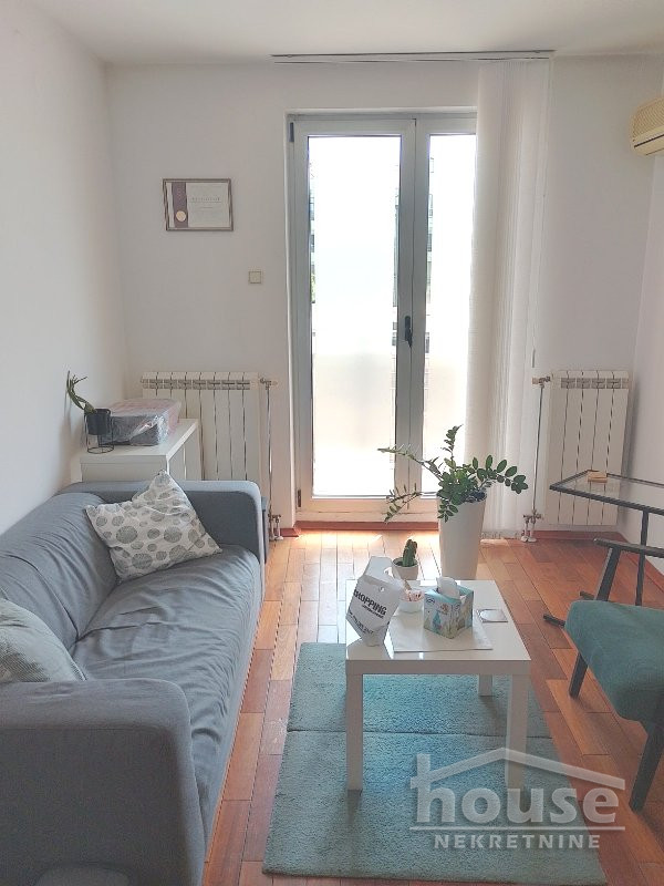 Slika 3 - Stan,NOVI SAD,BULEVAR,kv: 28.00, € 113000, ID: 1065992