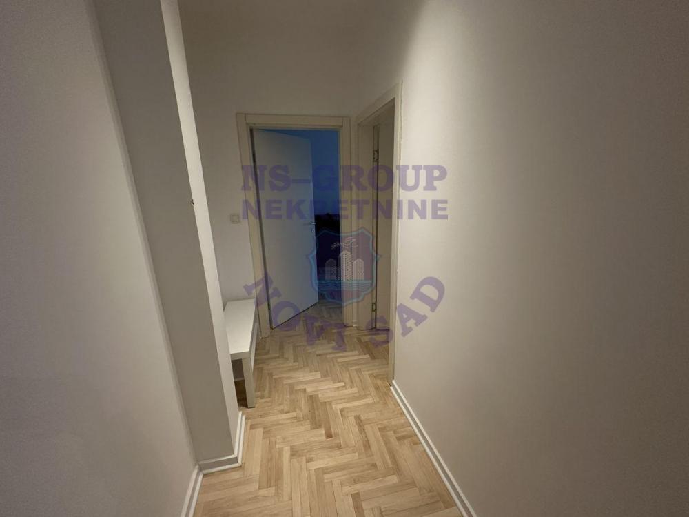Slika 4 - KOMPLETNO RENOVIRAN I NAMEŠTEN STAN U SRCU NOVOG SADA