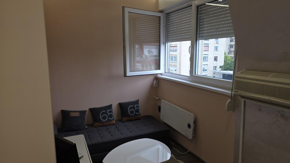 Slika 10 - Stan,NOVI SAD,BULEVAR,kv: 13.00, € 41200, ID: 1059586