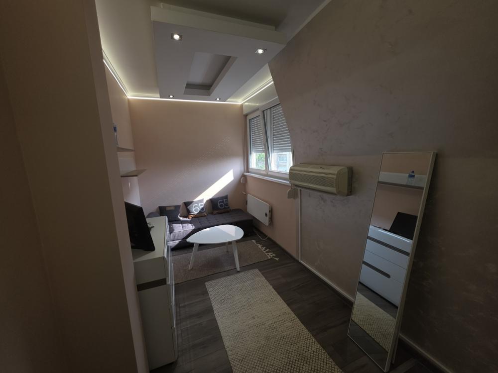 Slika 3 - Stan,NOVI SAD,BULEVAR,kv: 13.00, € 41200, ID: 1059586