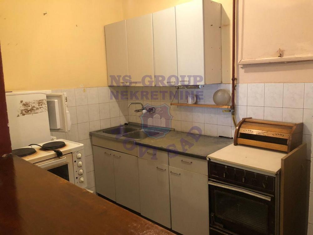 Slika 6 - Petosoban, 105m2, Adamovićevo naselje Novi Sad, sa terasom