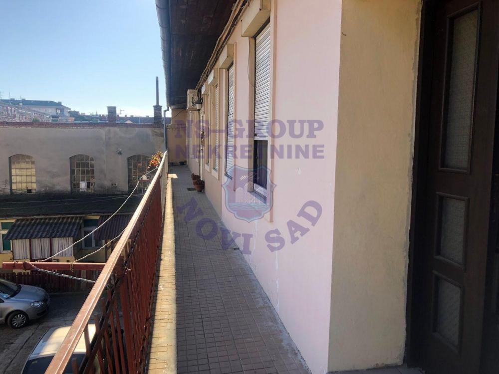 Slika 10 - Petosoban, 105m2, Adamovićevo naselje Novi Sad, sa terasom