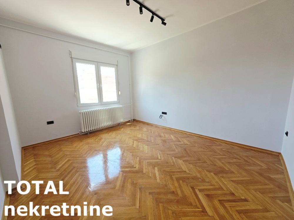 Slika 1 - Stan,NOVI SAD,CENTAR,kv: 25.00, € 92000, ID: 1102841