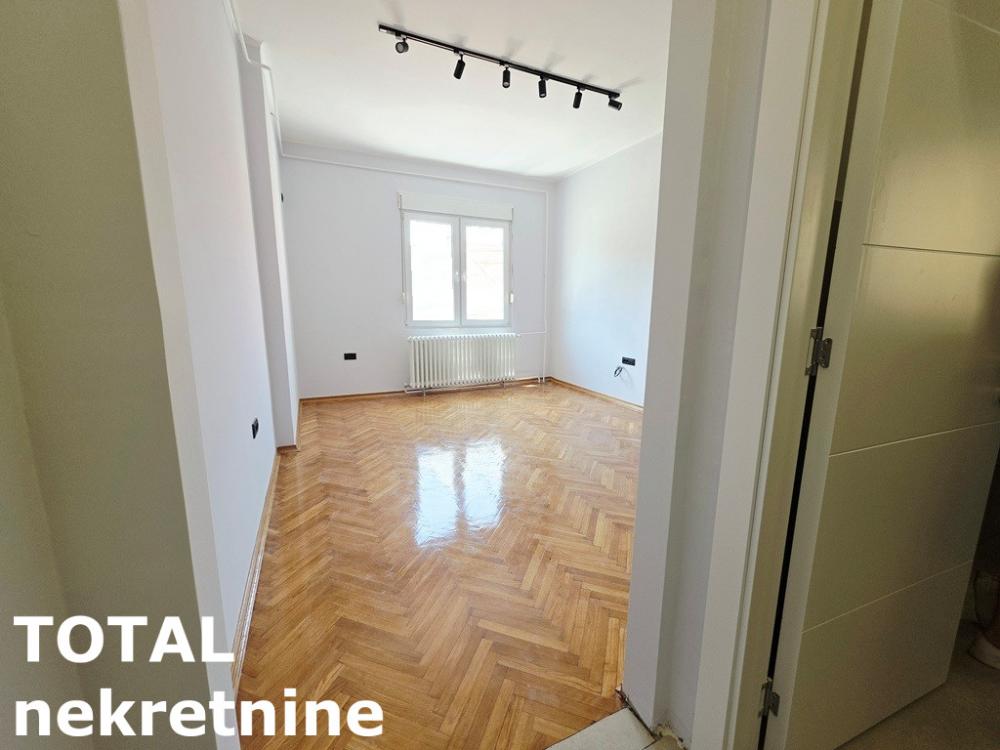 Slika 3 - Stan,NOVI SAD,CENTAR,kv: 25.00, € 92000, ID: 1102841