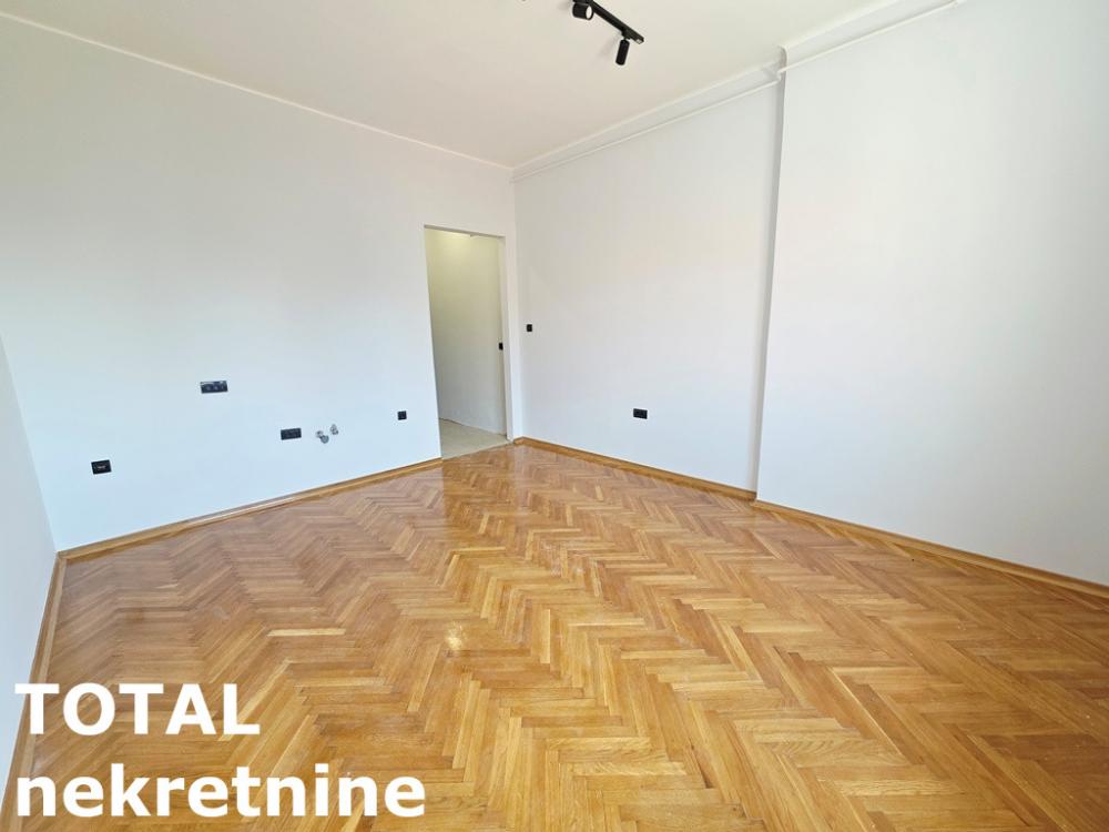 Slika 2 - Stan,NOVI SAD,CENTAR,kv: 25.00, € 92000, ID: 1102841