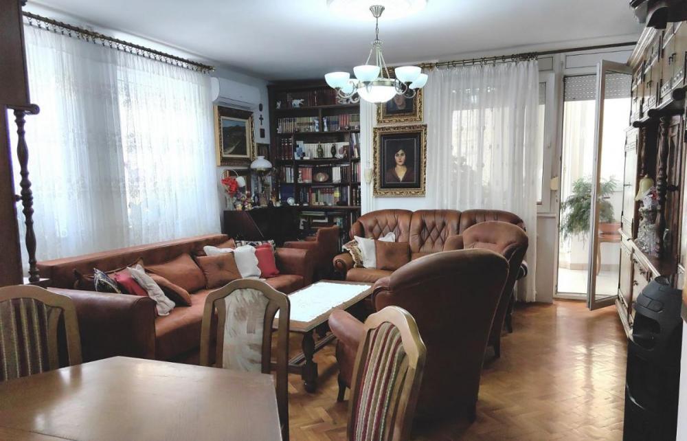 Glavna slika -Troiposoban stan, Podbara