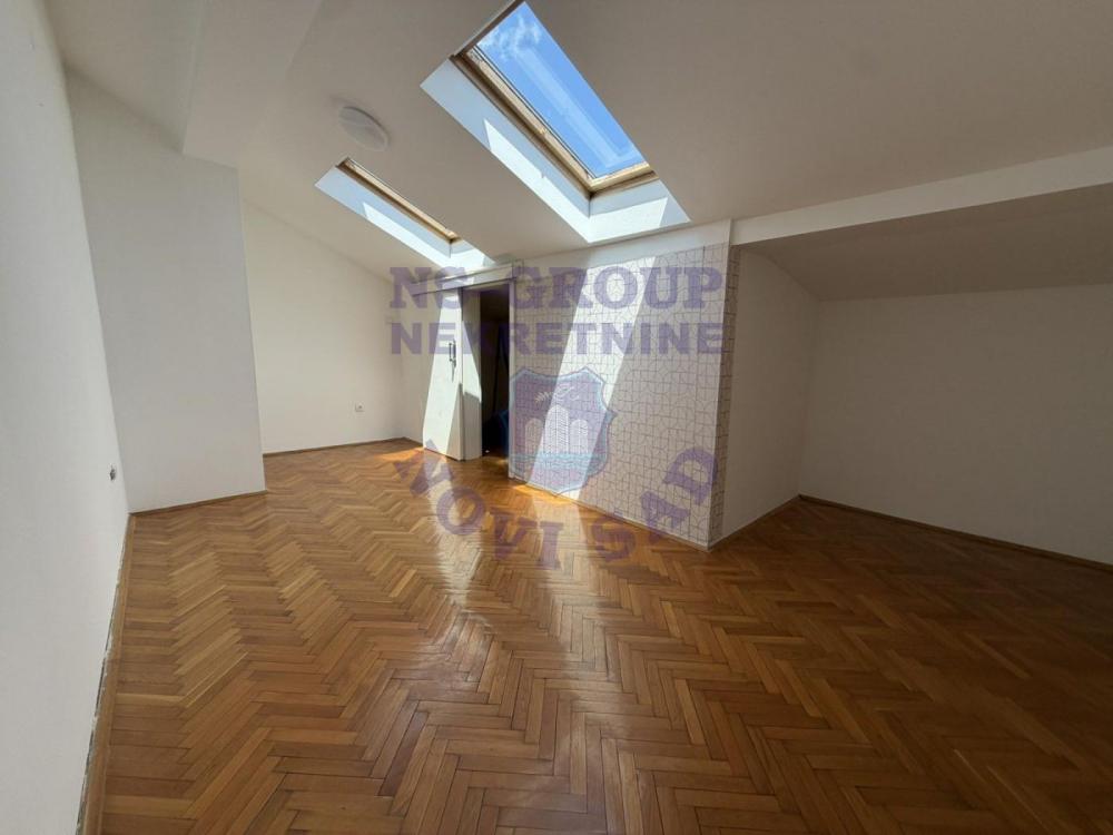 Slika 1 - Izuzetan dvosoban stan površine 59m², smešten u samom centru Novog Sada