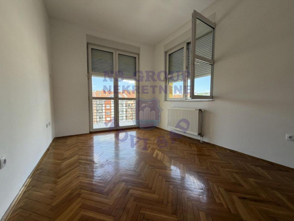 Slika 1 - Izuzetan dvosoban stan površine 61 m², smešten u samom centru Novog Sada