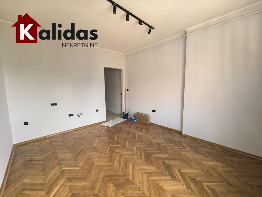Slika 3 - Stan,NOVI SAD,CENTAR,kv: 25, € 94760, ID: 1008865