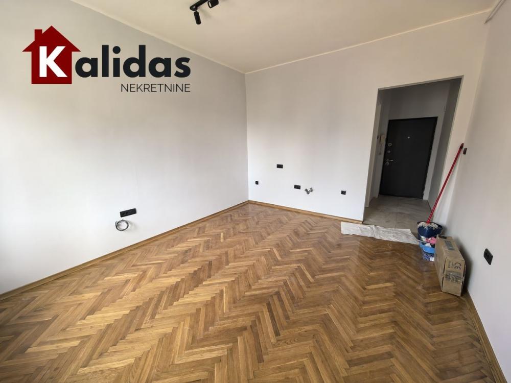 Slika 2 - Stan,NOVI SAD,CENTAR,kv: 25, € 94760, ID: 1008865