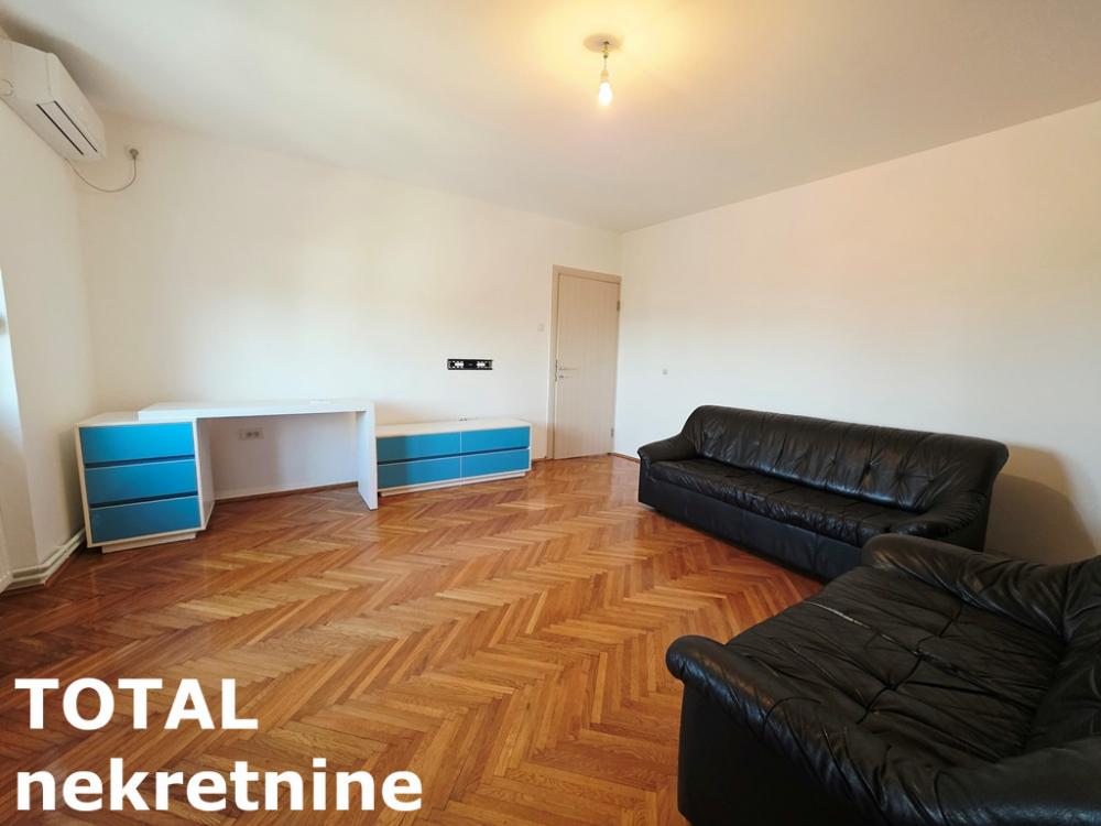 Slika 2 - Stan,NOVI SAD,CARA DUSANA,kv: 58.00, € 140000, ID: 1102772