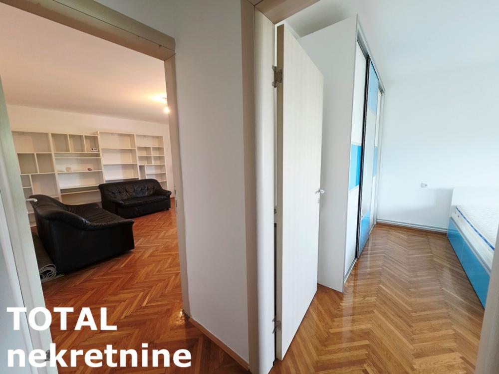 Slika 11 - Stan,NOVI SAD,CARA DUSANA,kv: 58.00, € 140000, ID: 1102772