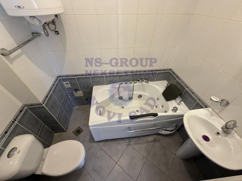 Slika 3 - Dvosoban, 59m2, Novi Sad centar Novi Sad, ima lift