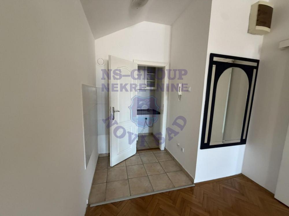 Slika 5 - Dvosoban, 59m2, Novi Sad centar Novi Sad, ima lift