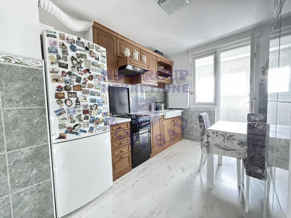 Slika 4 - Dvosoban, 51m2, Banatić Novi Sad, sa terasom, ima lift