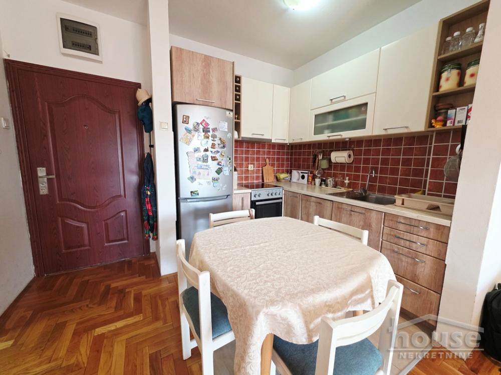 Slika 4 - Stan,NOVI SAD,BULEVAR EVROPE,kv: 41.00, € 119000, ID: 1065978