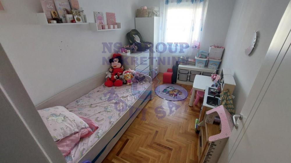 Slika 4 - Trosoban, 57m2, Telep Novi Sad, sa terasom, ima lift