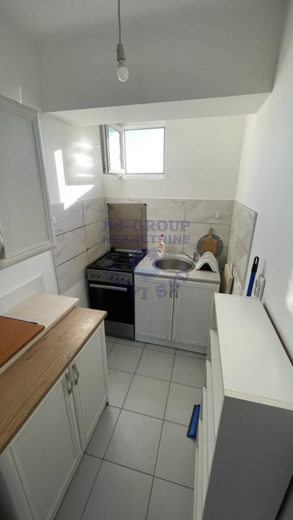 Slika 4 - Jednosoban, 20m2, Salajka (Partizanska ulica) Novi Sad, sa terasom