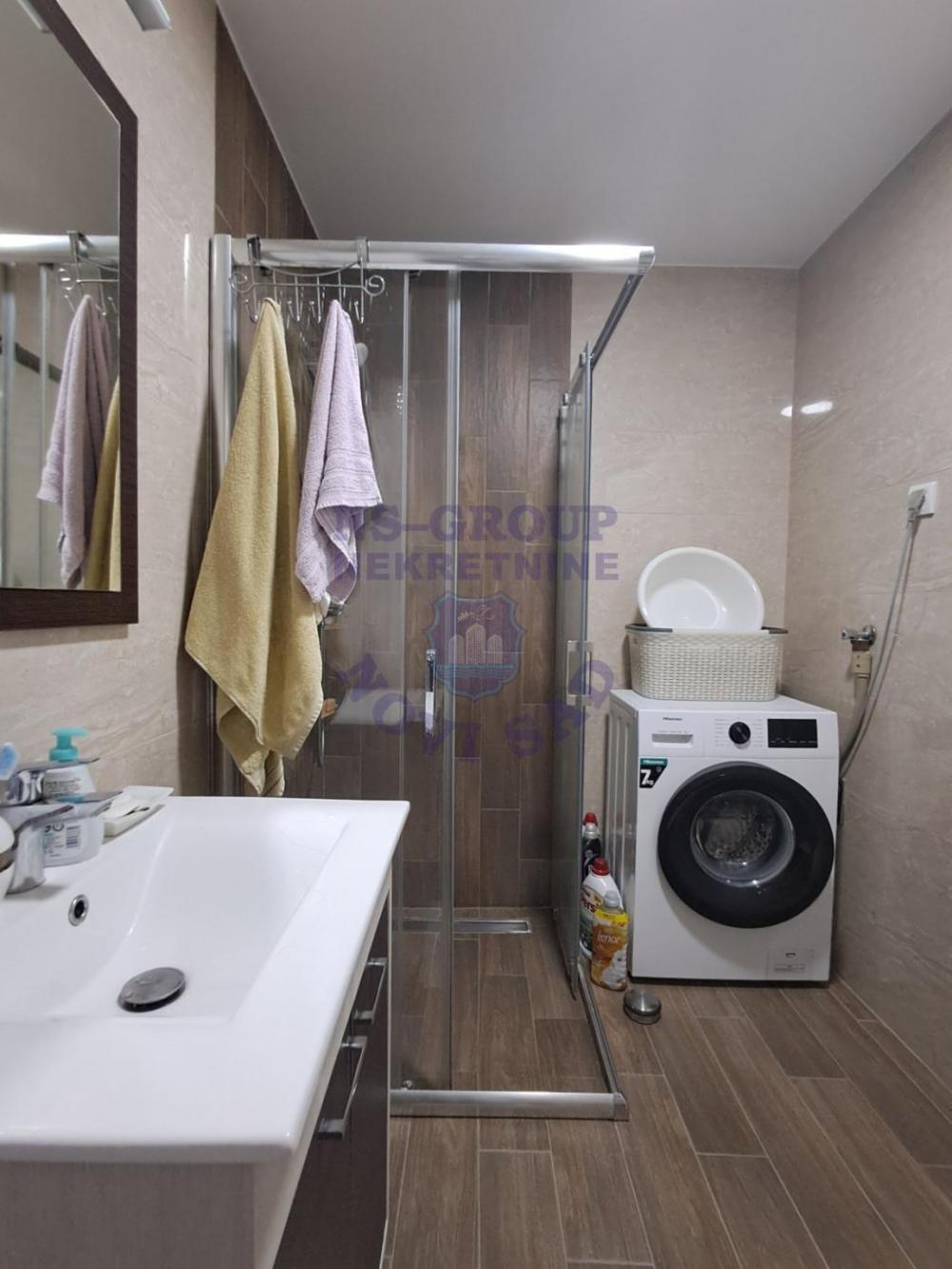 Slika 9 - Dvosoban, 45m2, Bulevar patrijarha Pavla (Somborski bulevar) Novi Sad, sa terasom, ima lift