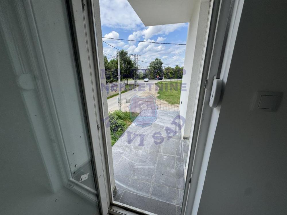 Slika 3 - Dvoiposoban, 42m2, Adice Novi Sad, sa terasom