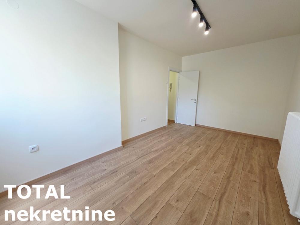 Slika 6 - Stan,NOVI SAD,BULEVAR,kv: 37.00, € 120000, ID: 1102810