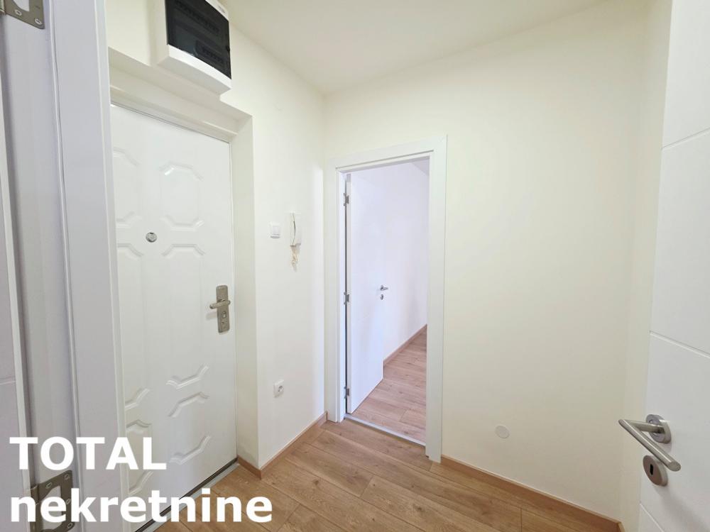 Slika 10 - Stan,NOVI SAD,BULEVAR,kv: 37.00, € 120000, ID: 1102810
