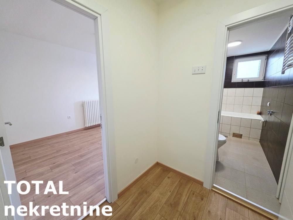Slika 8 - Stan,NOVI SAD,BULEVAR,kv: 37.00, € 120000, ID: 1102810