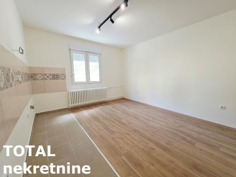 Slika 1 - Stan,NOVI SAD,BULEVAR,kv: 37.00, € 120000, ID: 1102810