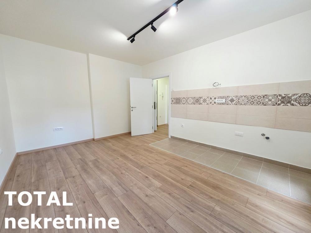 Slika 2 - Stan,NOVI SAD,BULEVAR,kv: 37.00, € 120000, ID: 1102810