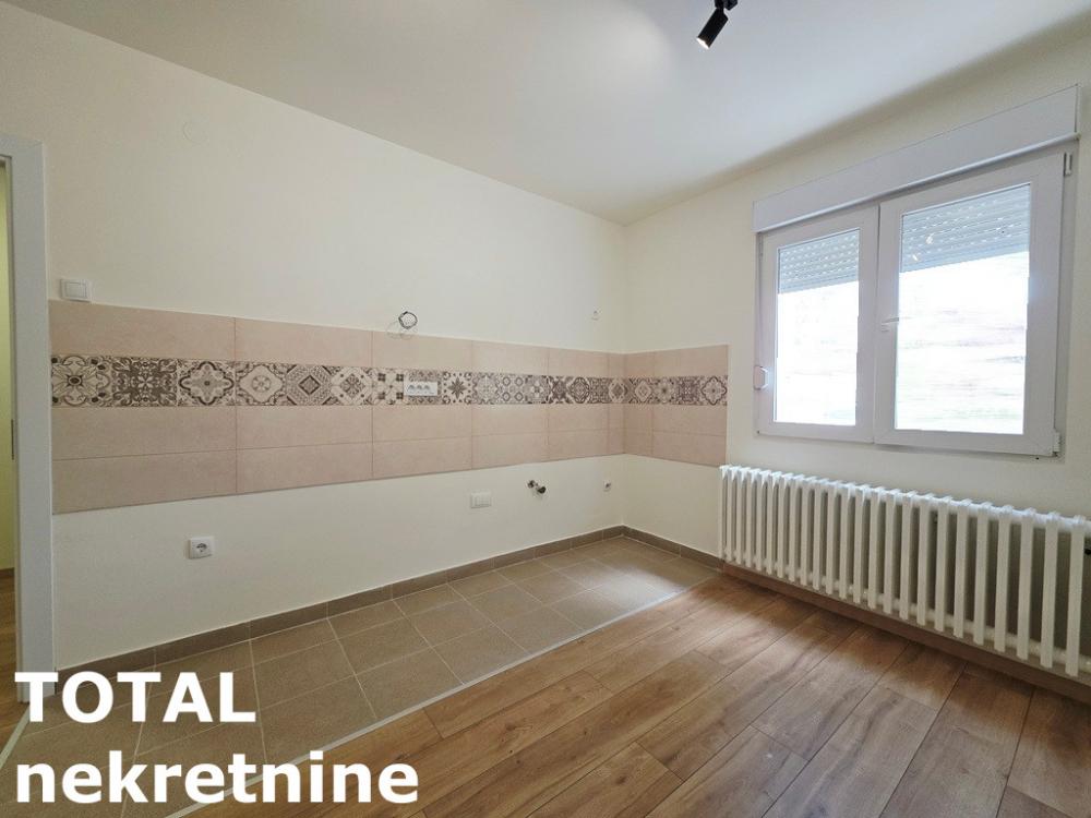 Slika 3 - Stan,NOVI SAD,BULEVAR,kv: 37.00, € 120000, ID: 1102810
