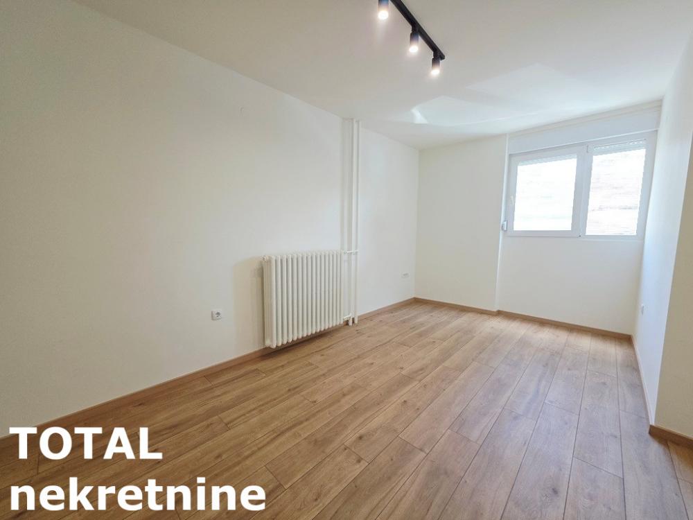 Slika 4 - Stan,NOVI SAD,BULEVAR,kv: 37.00, € 120000, ID: 1102810